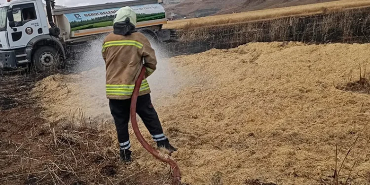 Derik’te 120 dönüm buğday tarlası kül oldu