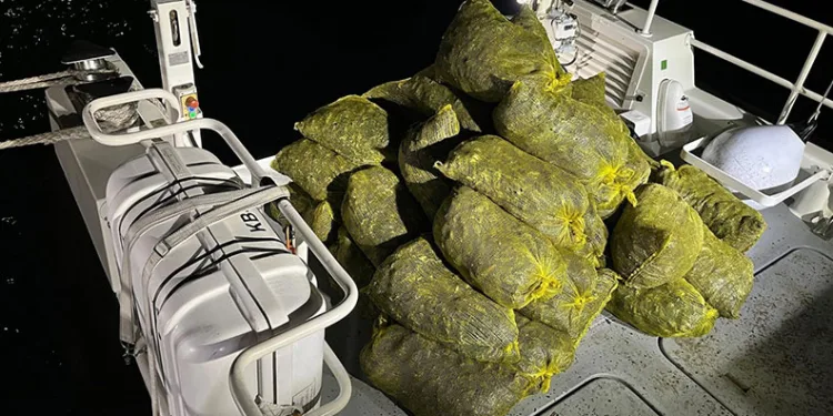 Çanakkale’de bin 300 kilogram midye ele geçirildi