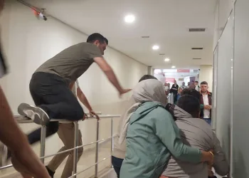 Uyuşturucu davasında sanık aileleri birbirine girdi