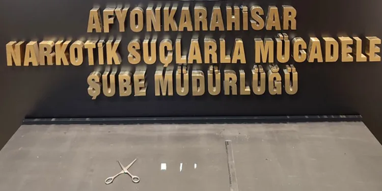 Dolmuş şoförü uyuşturucu satarken yakalandı