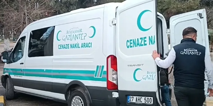 Kepçe ile duvar arasında sıkışan işçi hayatını kaybetti