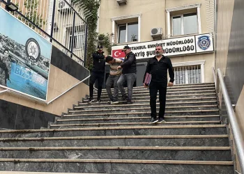 Boşanma aşamasındaki karısını boğarak öldürdü