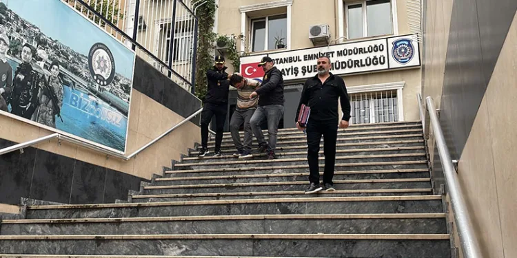 Boşanma aşamasındaki karısını boğarak öldürdü