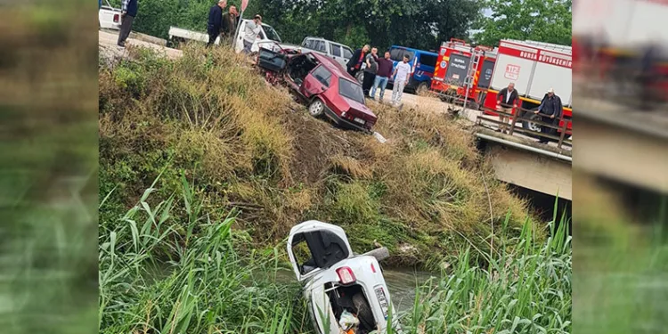 Bursa’da iki otomobil çarpıştı: 5’i ağır 8 yaralı