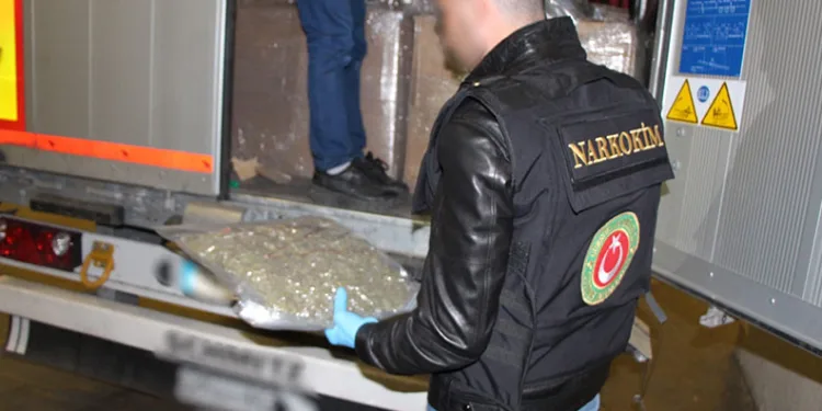 Ticaret Bakanlığı Gümrük Muhafaza ekipleri uyuşturucuya yönelik operasyonlarını sürdürüyor