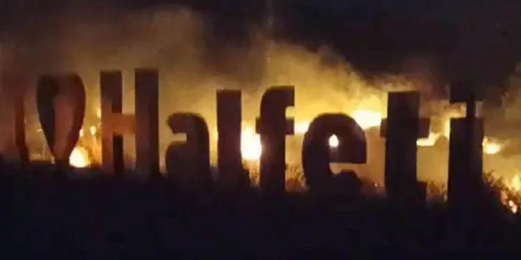 Halfeti’de çıkan yangın ağaçları kül etti