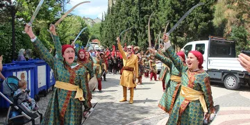 Türkiye’nin ilk Kız Kılıç Kalkan Ekibi