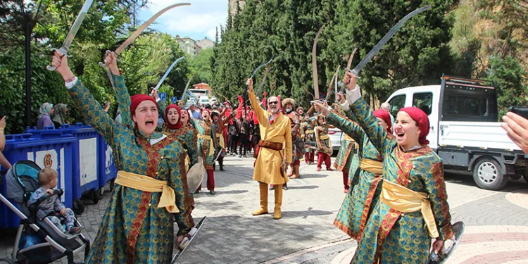 Türkiye’nin ilk Kız Kılıç Kalkan Ekibi