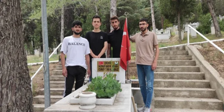 Gediz’de öğrencilerden örnek davranış