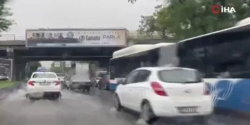 Başkentte sağanak yağış hayatı olumsuz etkiledi