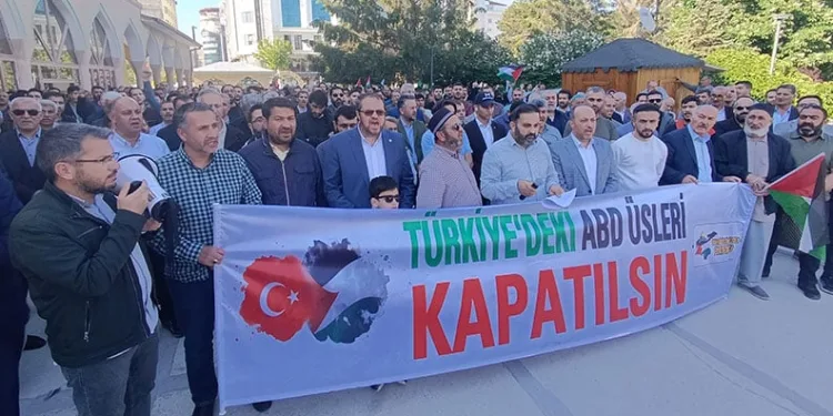 İsrail’in çadır kentteki katliamı Van’da protesto edildi