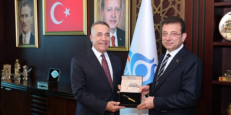 Sultangazi Belediye Başkanı Dursun, İBB Başkanı İmamoğlu’nu makamında ağırladı