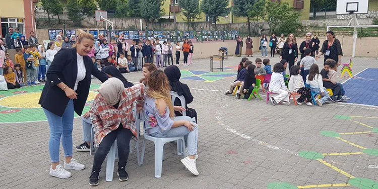 Çocuklarıyla birlikte kendi çocukluklarını yaşadılar