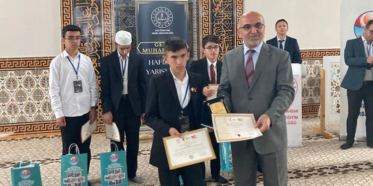 Dereceye girenler ödüllerini aldı