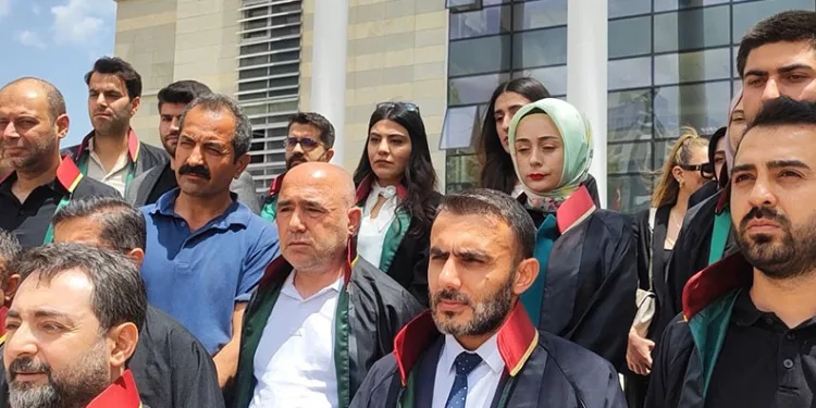 Gazze’ye saldırılara destek veren çifte vatandaşlar hakkında suç duyurusu
