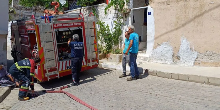 Belediye ekiplerinin dikkati, yaşlı kadını kurtardı