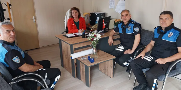 Polis ekipleri mahalle muhtarlarını ziyaret etti