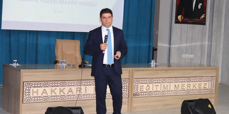 Hakkari’de yeni müfredat taslağı değerlendirildi