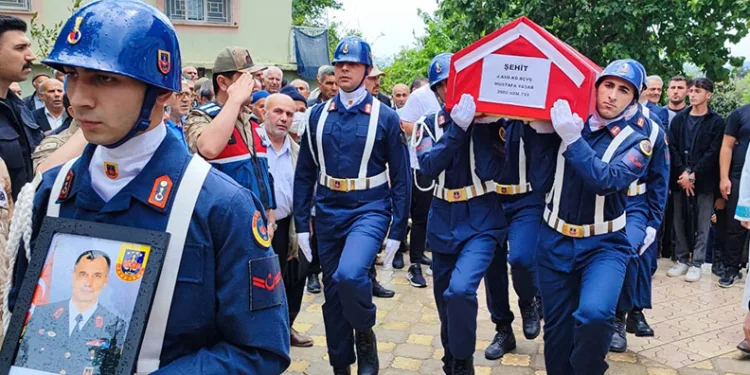 Hataylı şehit son yolculuğuna uğurlandı