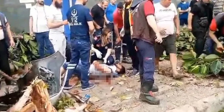 Otomobil yayalara çarpt: 1 ölü, 3 yaralı