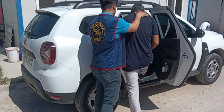 İzmir’de çeşitli suçlardan aranan 191 kişi yakalandı