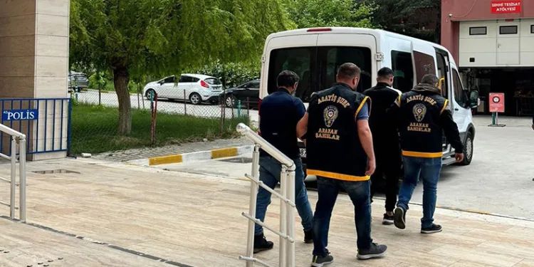 Manisa’da aranan şahıslar polisten kaçamadı: 24 tutuklama