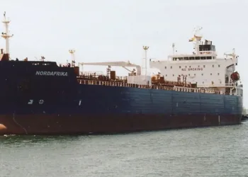 Çanakkale Boğazı’ndan geçen tanker makine arızası yaptı