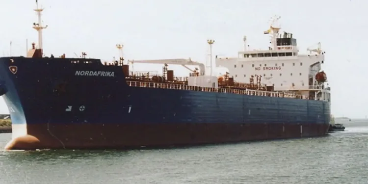 Çanakkale Boğazı’ndan geçen tanker makine arızası yaptı