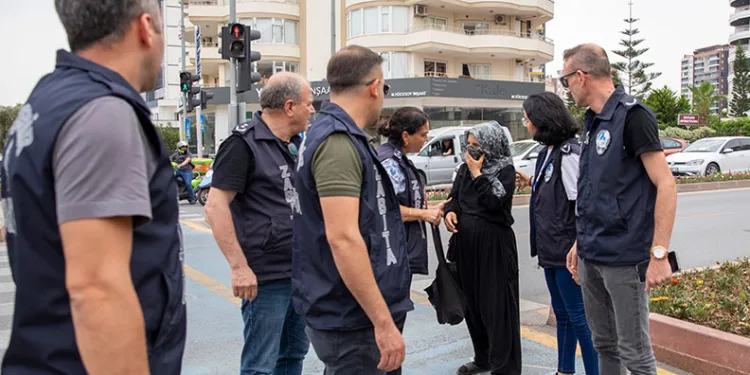 Mersin’de zabıta ekiplerinden dilencilere operasyon