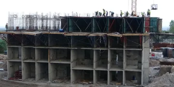 Deprem bölgesinde inşaatlar yükseliyor