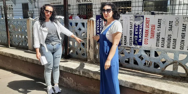 Bursa’da okulun çatlayan bahçe duvarları tehlike saçıyor