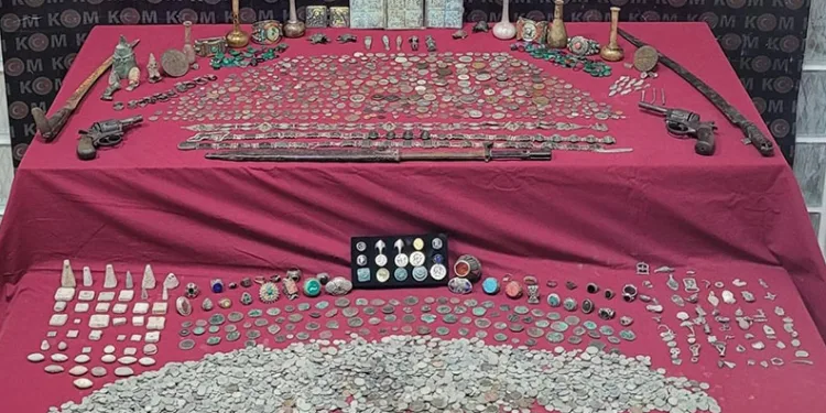İzmir’de 9 milyon 500 TL değerinde tarihi eser ele geçirildi