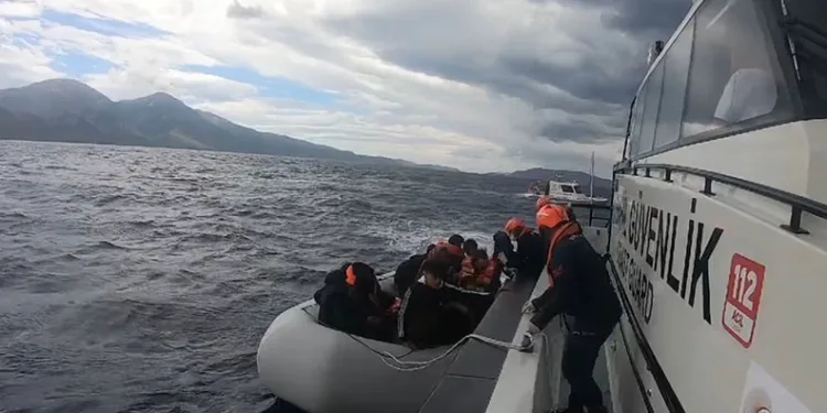 Aydın’da 15 düzensiz göçmen kurtarıldı