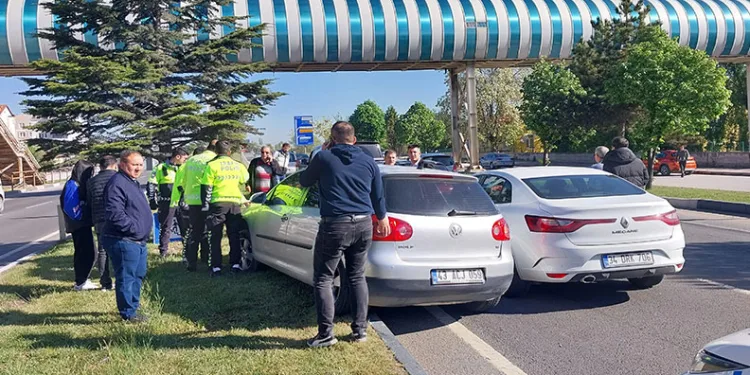 Kütahya’da 9 otomobil çarpıştı