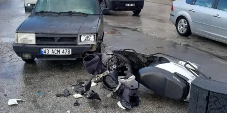 Kütahya’da otomobil ile motosiklet çarpıştı: 1 yaralı