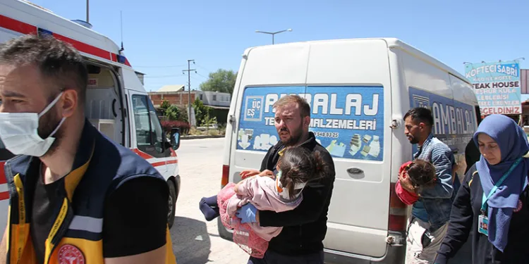İki otomobilin çarpıştığı kazada 2’si çocuk 3 kişi yaralandı