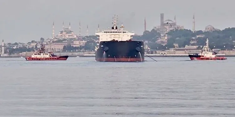 İstanbul Boğazı’nda gemi trafiği durduruldu