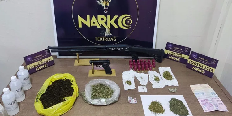 Uyuşturucuyu tuvalet deliğine saklamışlar: 6 kişi tutuklandı
