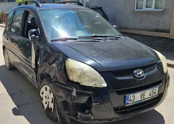 Bursa’da cip ile motosiklet çarpıştı: 3 yaralı
