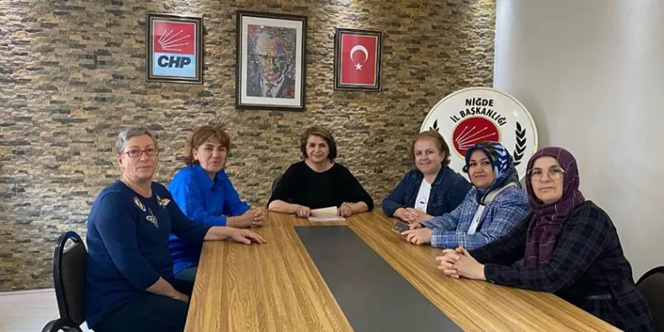 CHP Niğde İl Kadın Kolları Başkanı Yaşar ve yönetimi istifa etti
