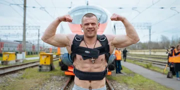 Rus atlet, 650 tonluk treni çekerek dünya rekoru kırdı