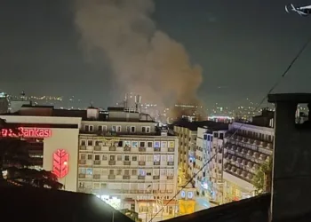 Bursa’da iş hanının çatı katında çıkan yangın korkuttu