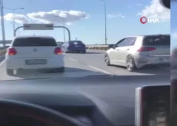 Bursa’da düğün konvoyu yolu kapattı, sürücüler çileden çıktı