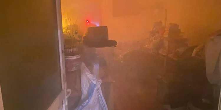 Ocakta bırakılan yemek mutfağı yaktı