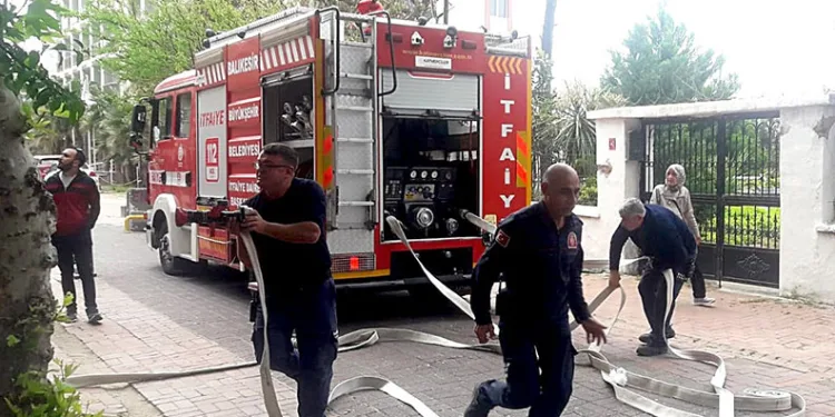 Edremit’te apartmanda yangın paniği