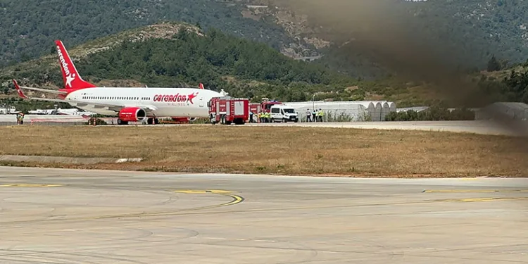 Gazipaşa Havalimanına inen yolcu uçağının lastiği patladı