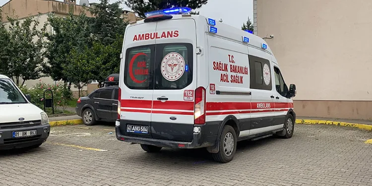 Yakınları tarafından evinde ölü bulundu