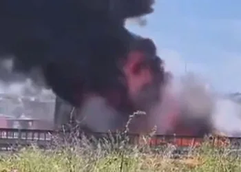 Hasta taşıyan ambulans alevlere teslim oldu