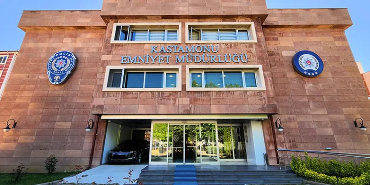 6 yıl hapis cezasıyla aranan şahıs polisten kaçamadı
