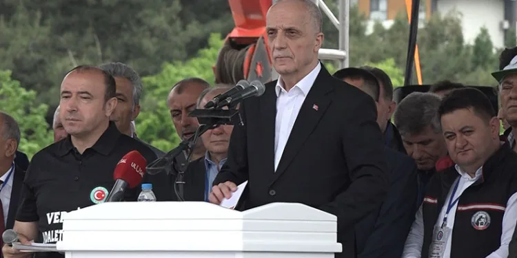 “İşçilerin yeni bir anayasaya ihtiyacı var”